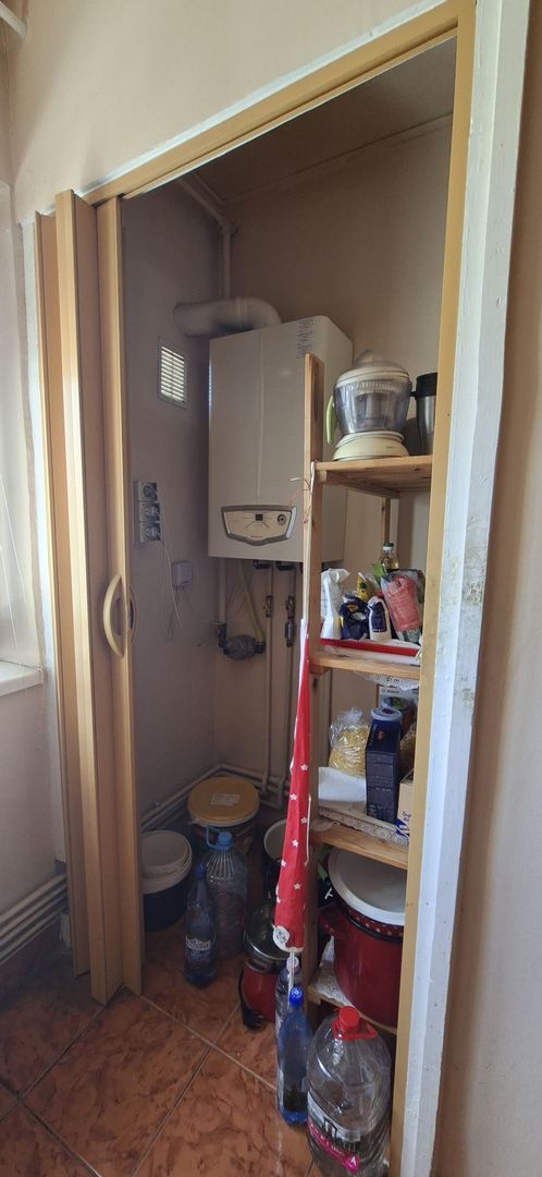Apartament decomandat 3 camere - zona Torontalului - Poză 9