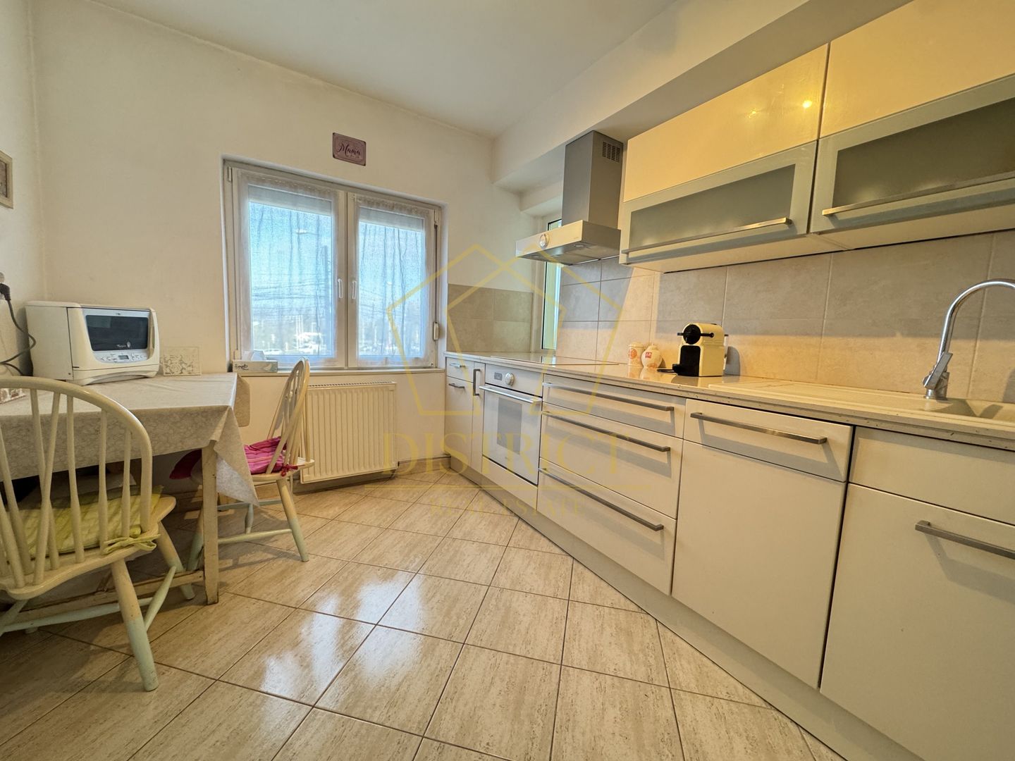 Apartament spatios cu 4 camere si garaj | Spitalul Judetean - Poză 15