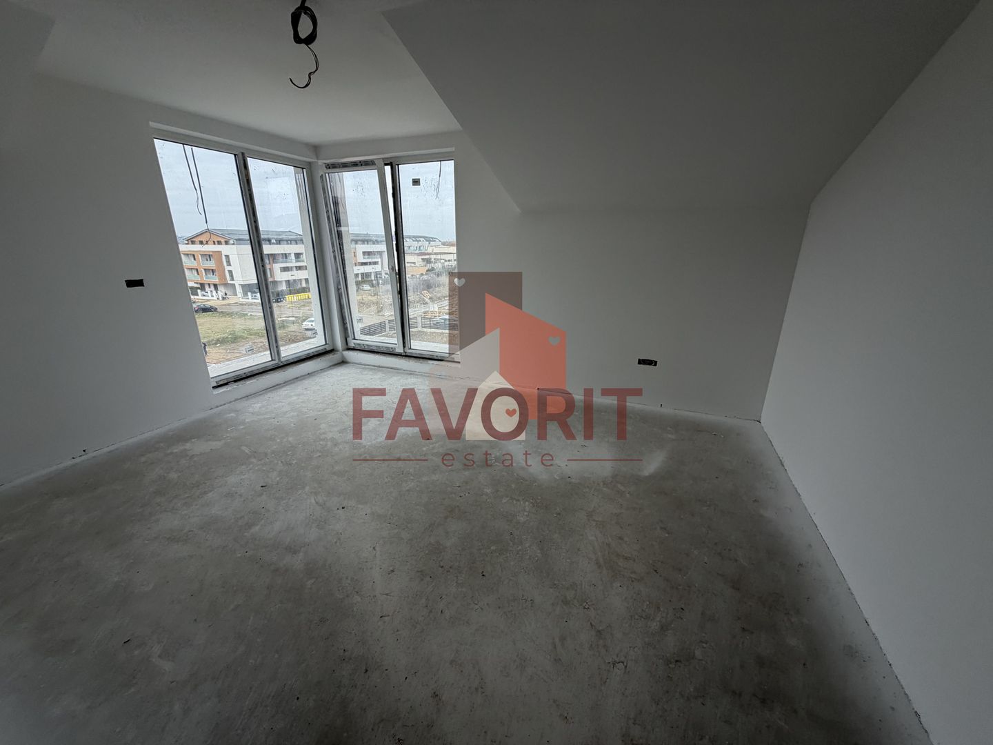 Decomandat. Zona Buziasului. Parcare in curte. - Poză 7