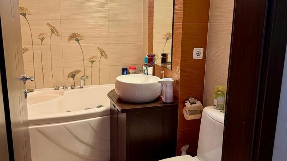 Apartament cu 4 camere cu vedere spre cris - Poză 8