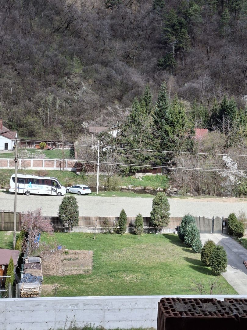 Casa la rosu– teren 706 mp – Gura Raului – vedere panoramica - Poză 5