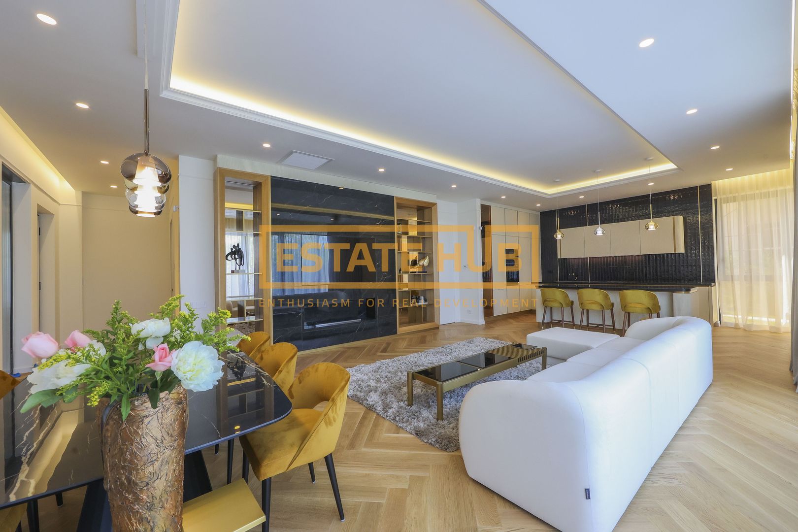 Vila in ansamblu exclusivist cu finisaje si dotări premium - Poză 1