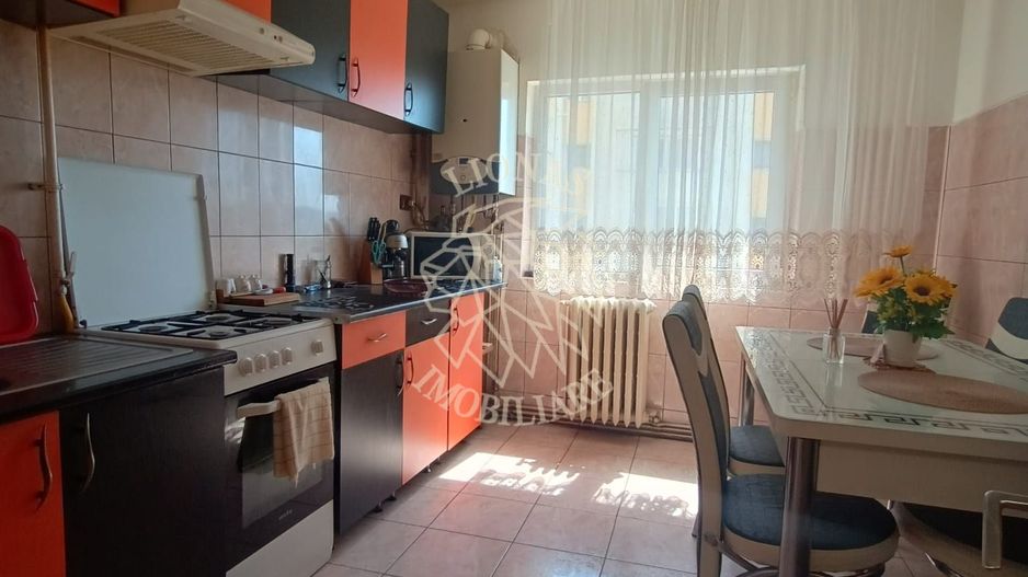 Apartament decomandat 4 camere 82 mp util-balcon-2 bai-Zona Nasaudului - Poză 2