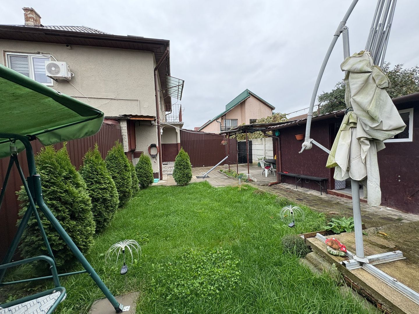 Casa tip duplex - 4 camere, balcon si curte proprie - Zona Lazaret - Poză 1