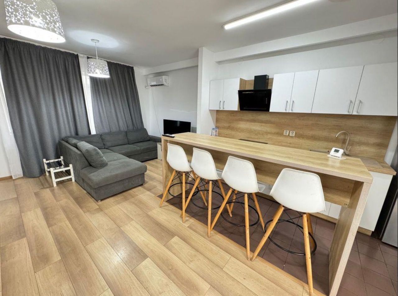 Casă / Vilă în Tunari - Poză 1