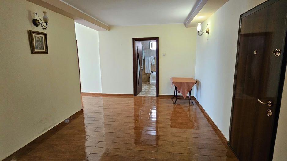 Spațiu - apartament 5 camere de închiriat – 160 mp - Micro 20 – zona BKO - Poză 5