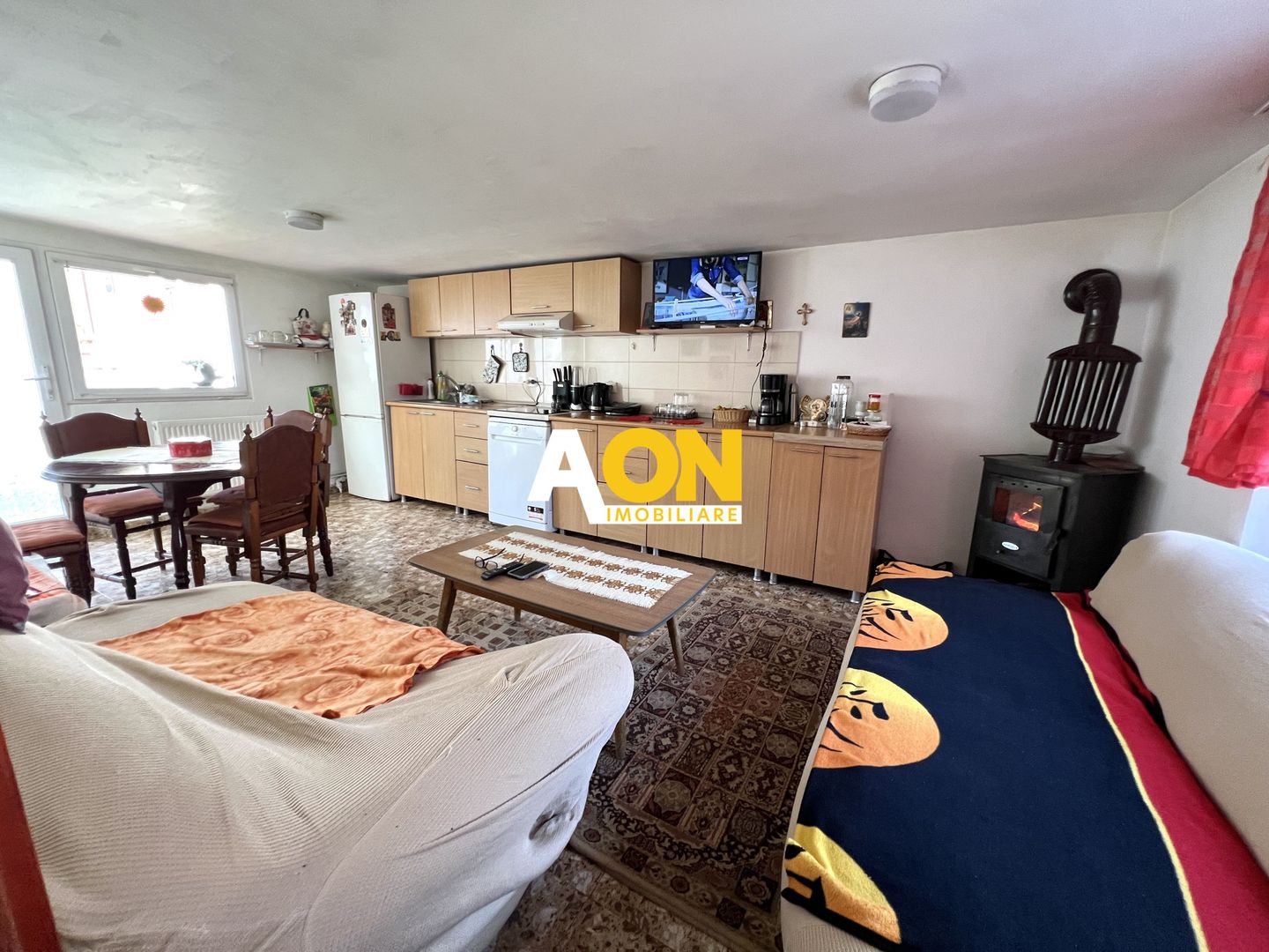 Casa de vanzare pretabila 2 familii, garaj, livada, comuna Pianu - Poză 24