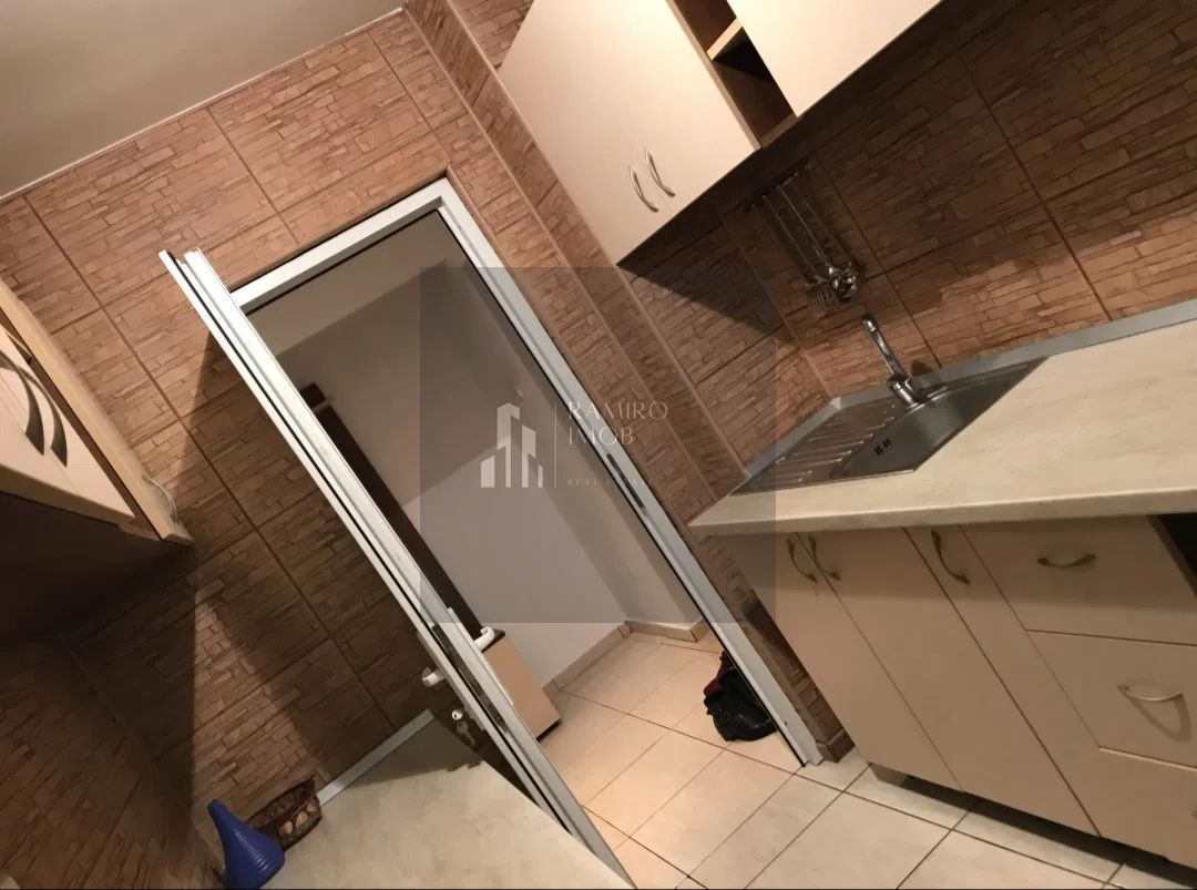 Apartament  3 camere etaj 1 decomandat Brancoveanu/2 loc parcare - Poză 3