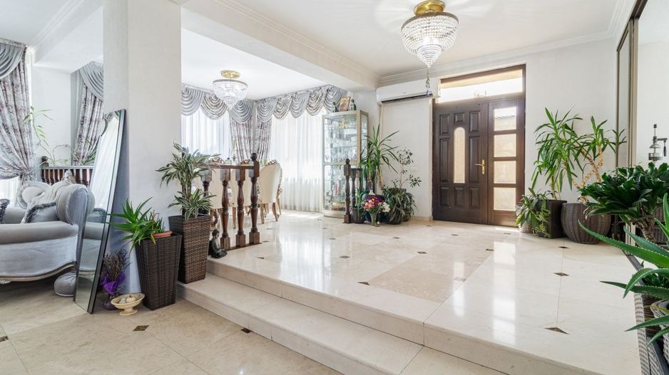 Vila impresionata 550mp util, 300mp teren - Poză 34
