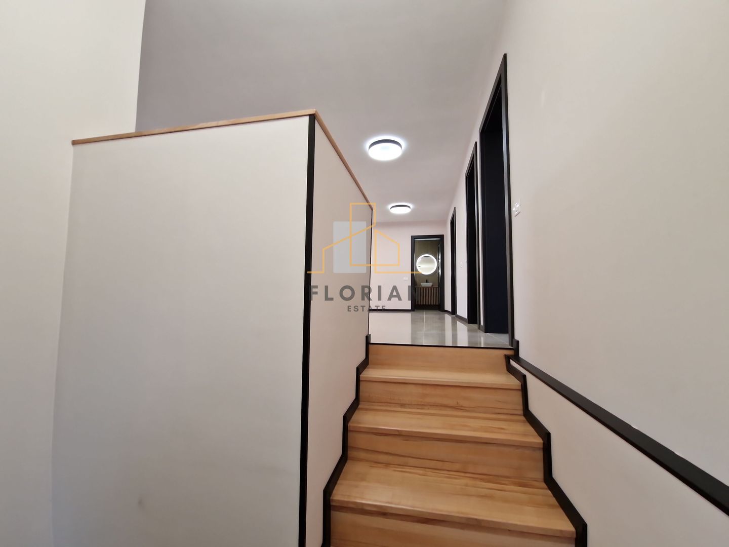 Duplex spatios si luminos in centrul Sacalazului - Poză 5