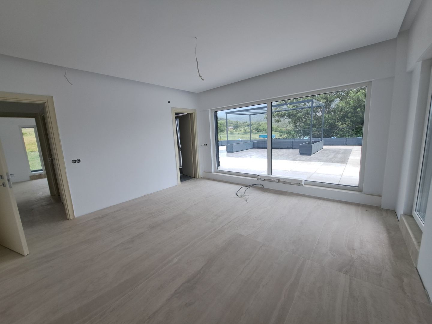 Vilă modernă premium cu piscină interioară, teren 1200 mp și panoramă - Poză 11