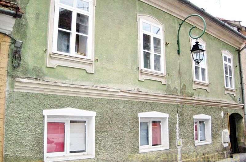Casa cu teren de 256mp in centrul istoric al Brasovului - Poză 1