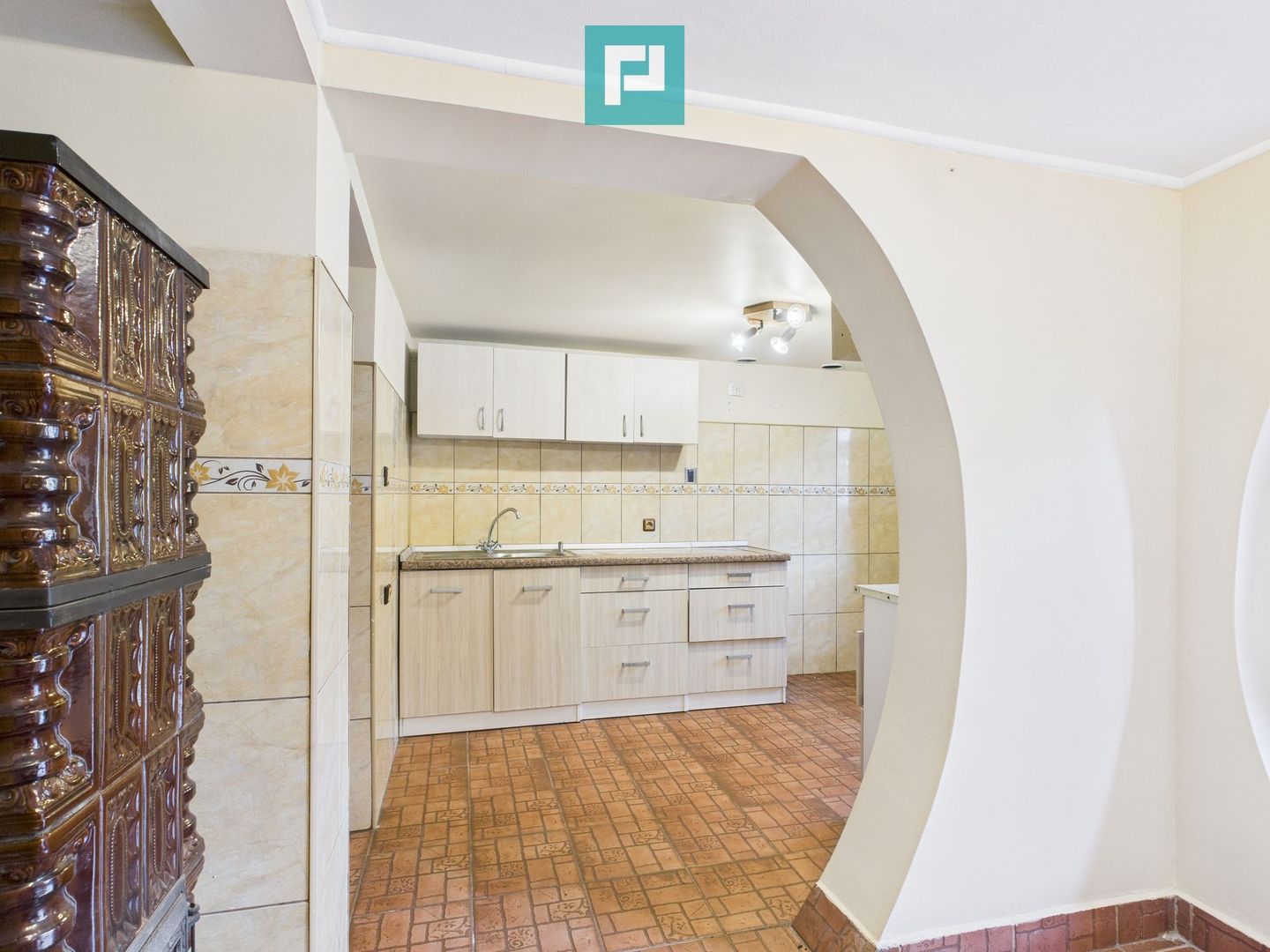 Casă cu teren 930 mp în Becicherecu Mic - Poză 2