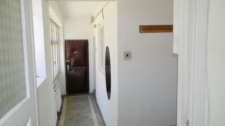 Proprietate cu 2 hale si casa la inchiriat,teren 1350mp - Poză 18