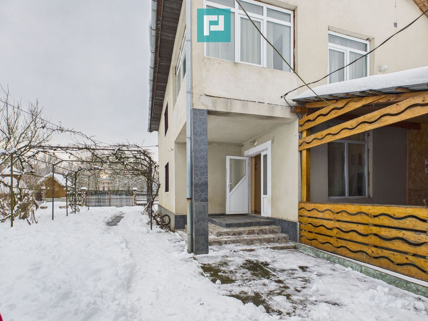 Casă cu etaj Căpâlnaş - Poză 5