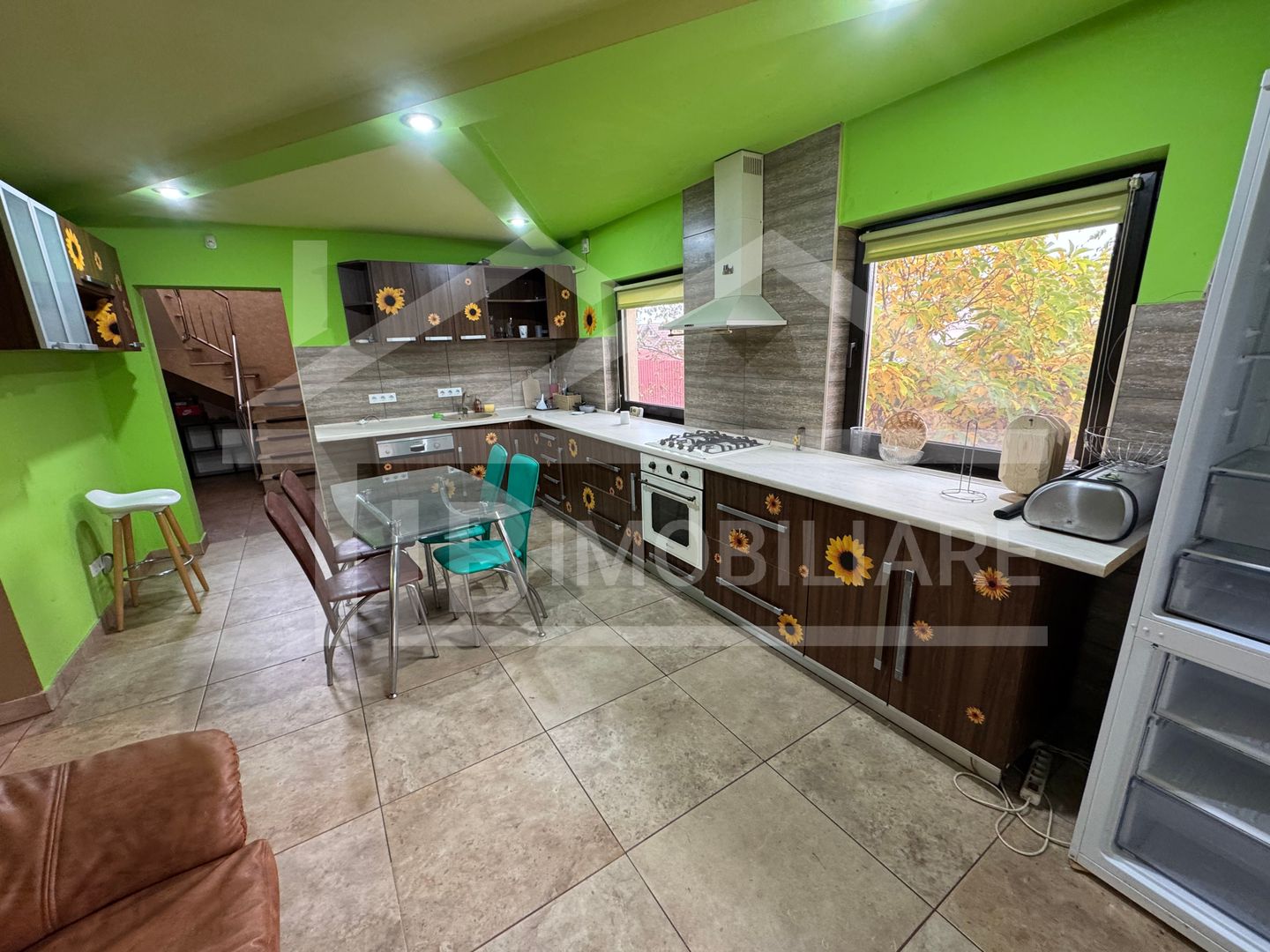 Casa cu 4 camere, 230mp, garaj, Zona Corunca - Poză 10