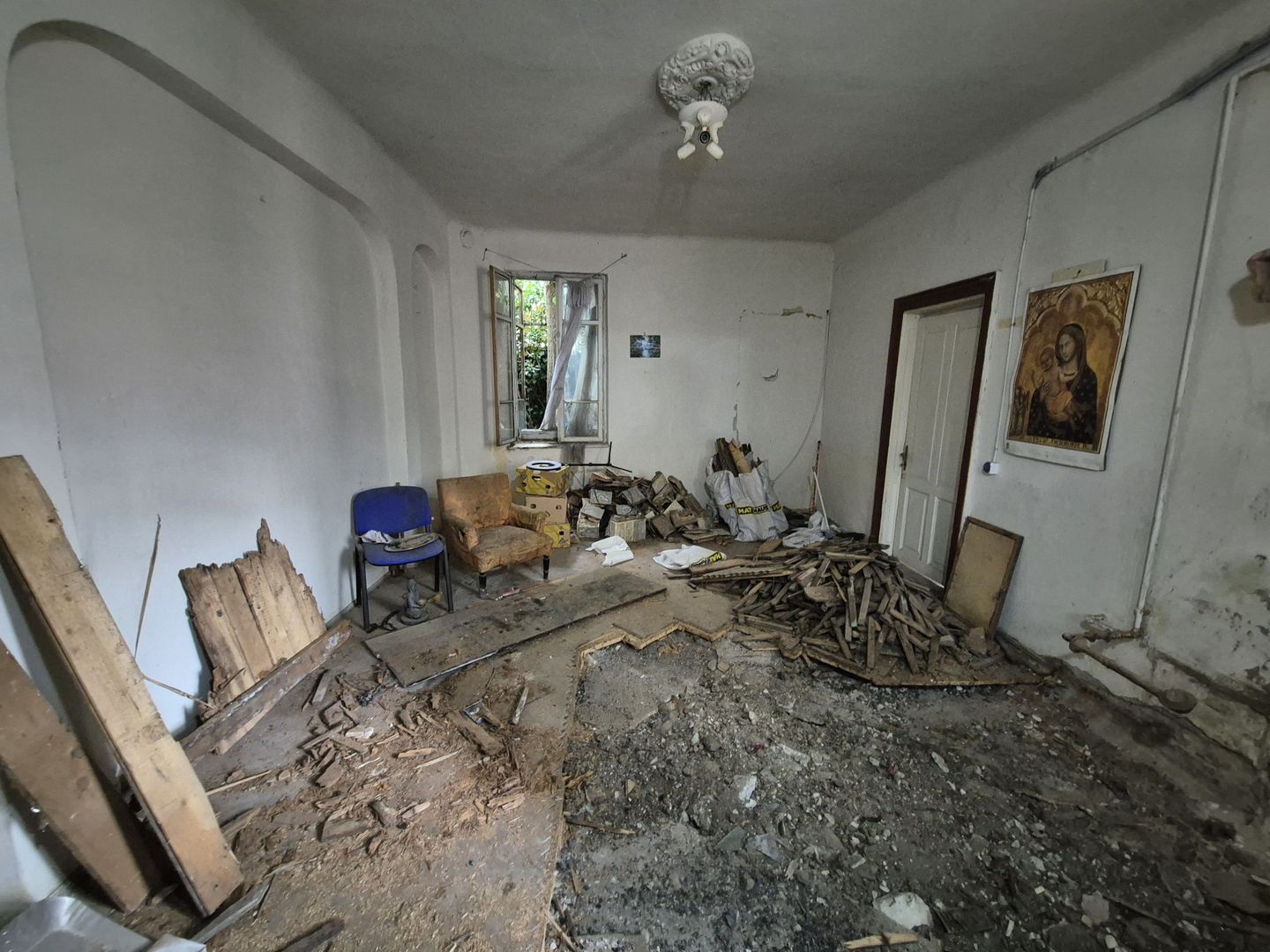 Casa P+1  - Dacia - Eminescu - curte comuna - Poză 4