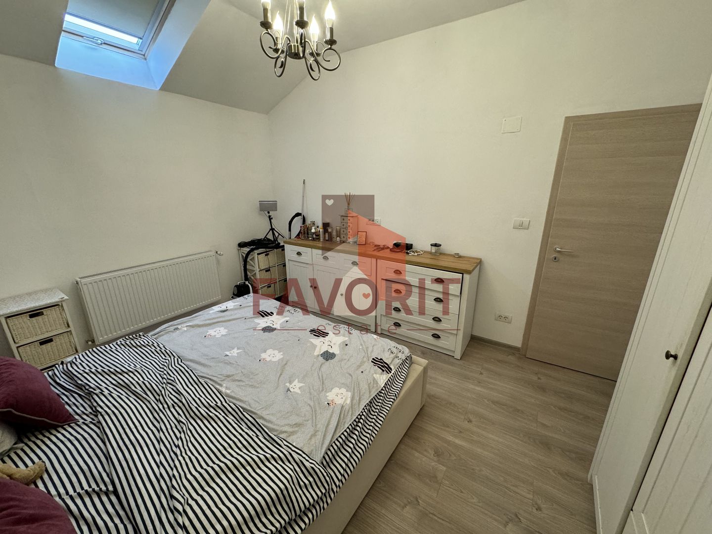 Mobilat si utilat. Pozitie excelenta. Villa construita in 2017 - Poză 9