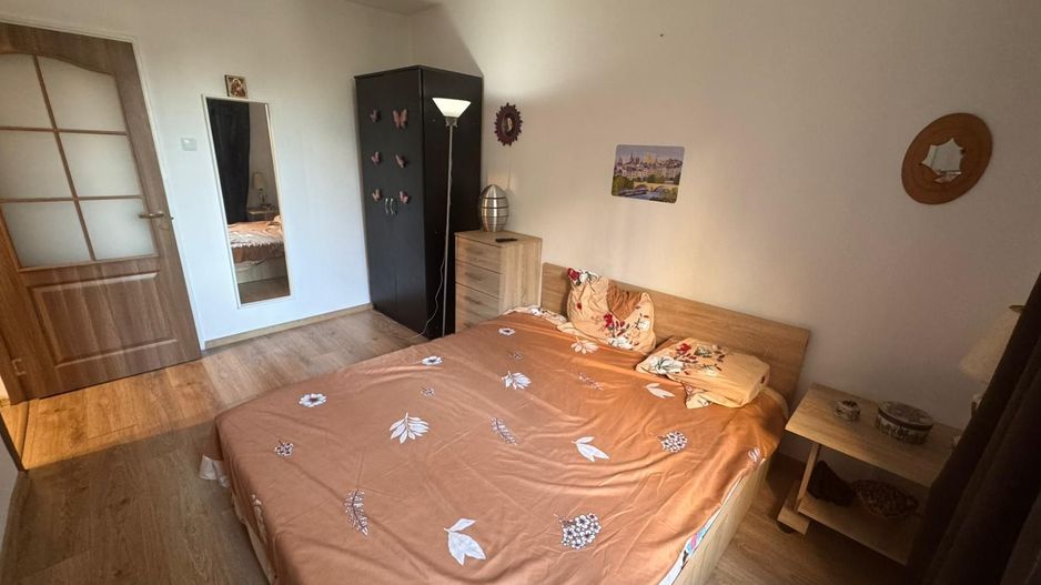 Universitate 2 camere 4/9 6 minute metrou - Poză 1