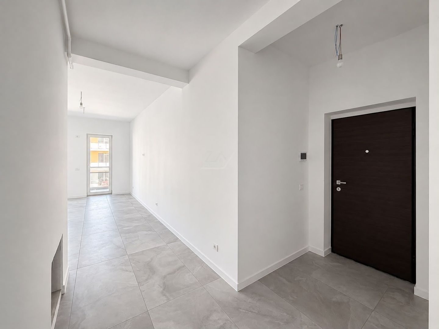 Apartament nou cu 3 camere si 2 bai. Finisaje la alegere. Etaj 1. - Poză 4