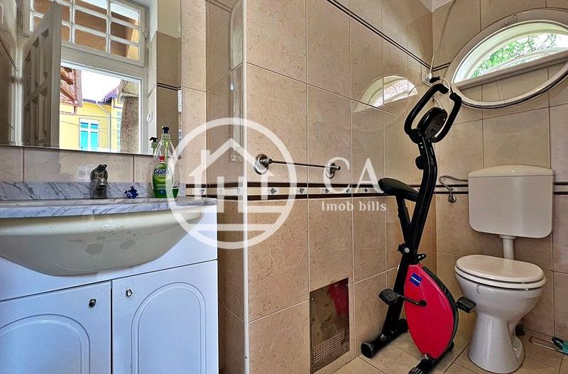 Casă de închiriat cu 3 camere în zona centrală,Oradea - Poză 11