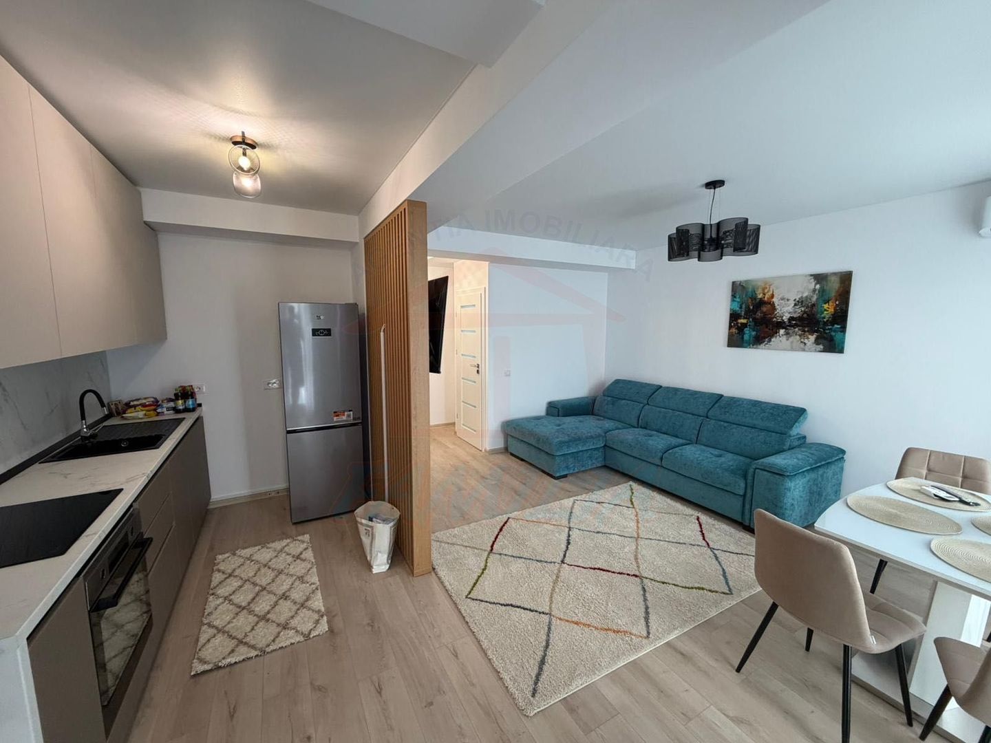 Inchiriere apartament 2 camere, Micro 14, 58 mp, 550 EURO/Luna - Poză 2