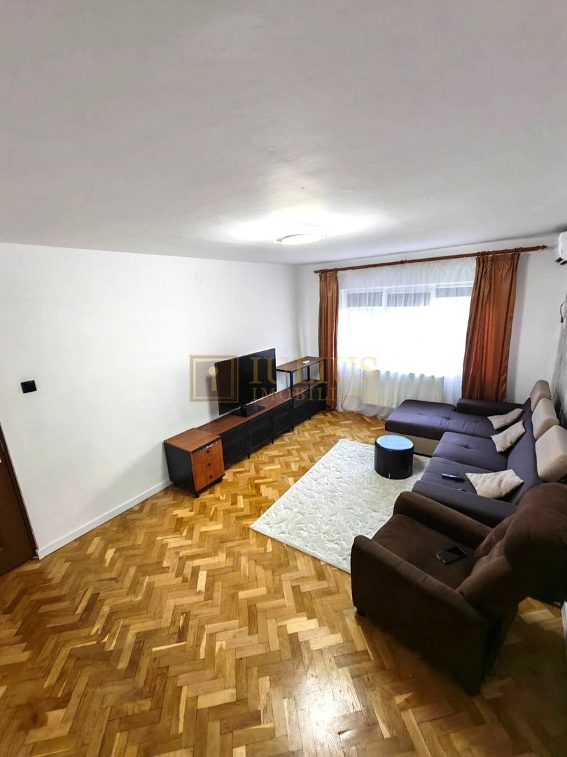 Apartament cu 3 camere in zona Lunei - Poză 1