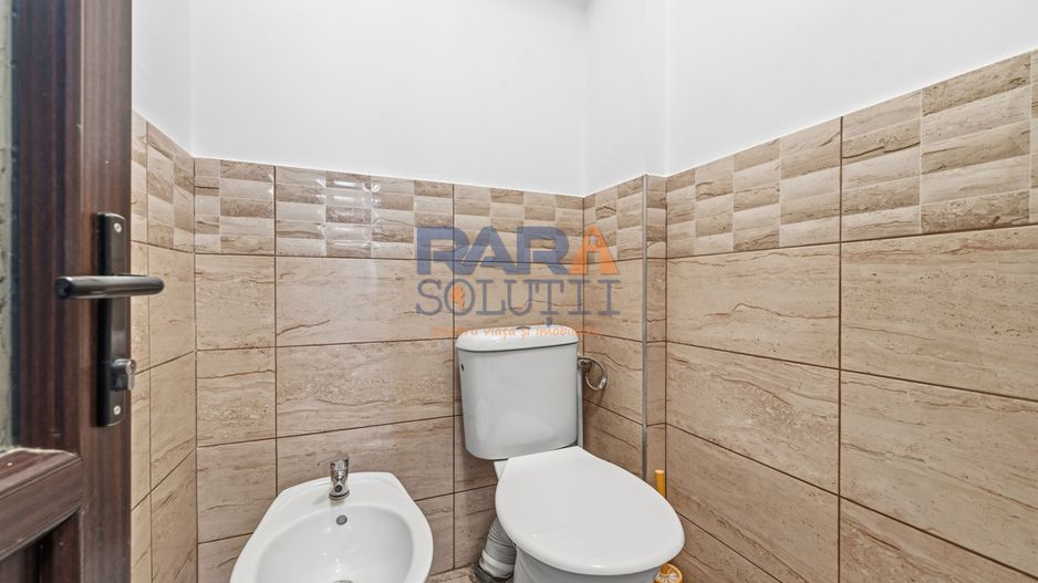 Casă micuță + un pic de curte - Poză 4