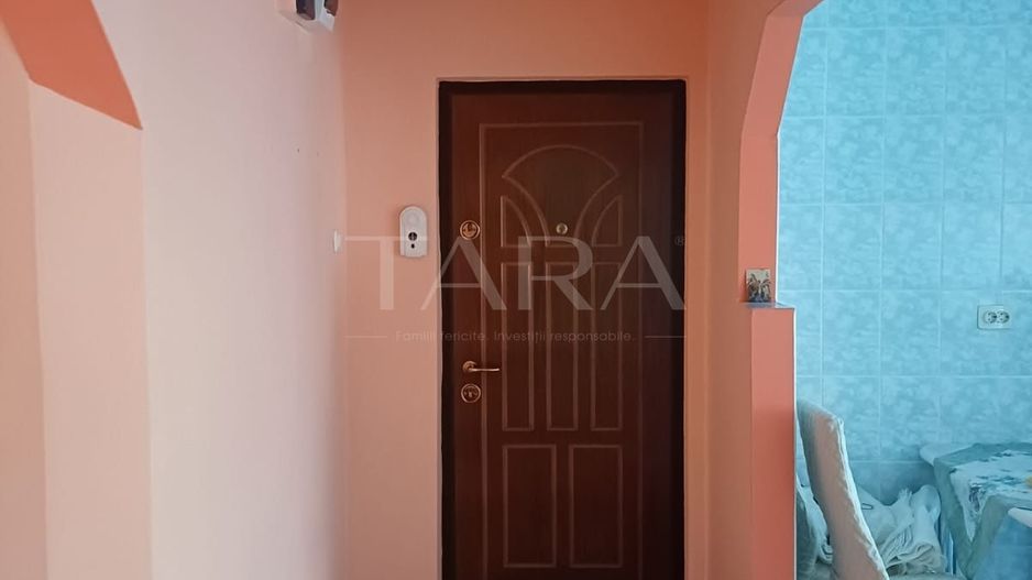 Apartament cu 3 camere, 2 băi, balcon și centrală proprie, zona Clăbuc - Poză 2