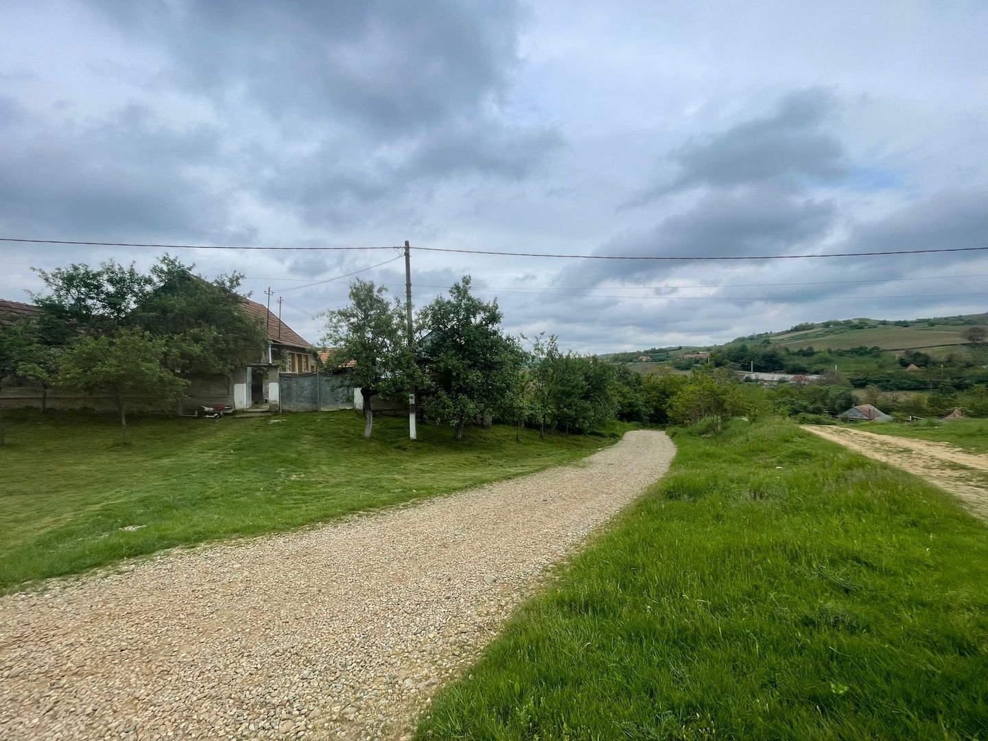 De vânzare | Casă tradițională pe deal + teren 2.470 mp | Sat Burzuc | - Poză 1