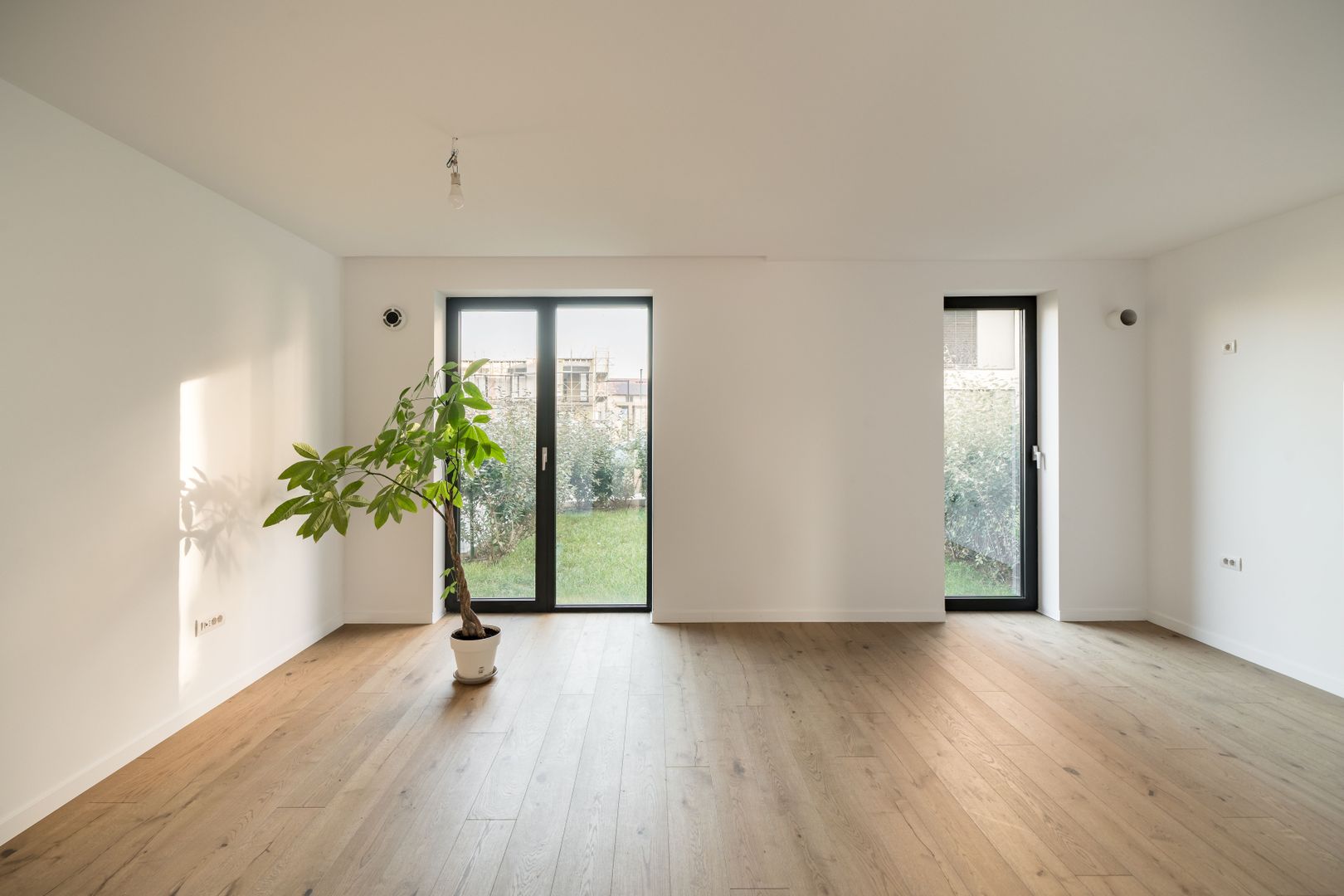 Apartament de 3 camere cu gradina - Poză 1