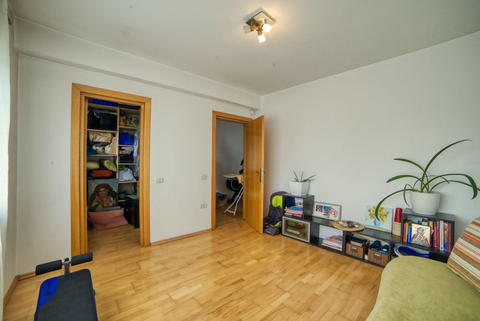 Casa complet mobilata 5 camere 3 bai curte generoasa - Poză 29