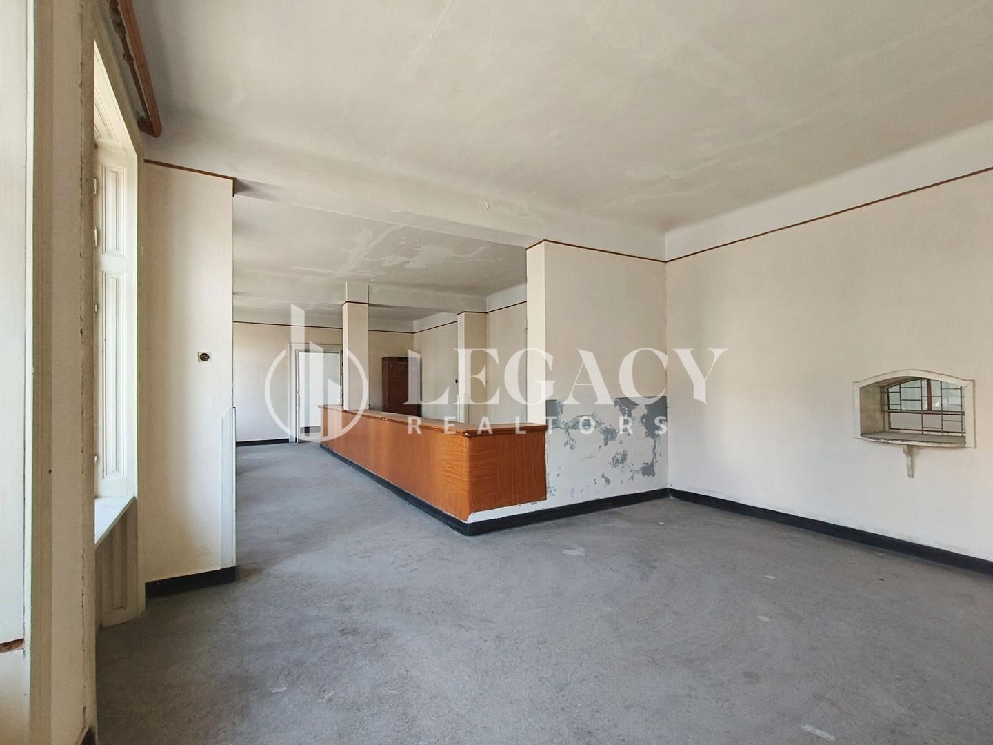 VÂNZARE/SCHIMB CU TEREN  - Clădire interbelică, centru oraș Siret - Poză 4