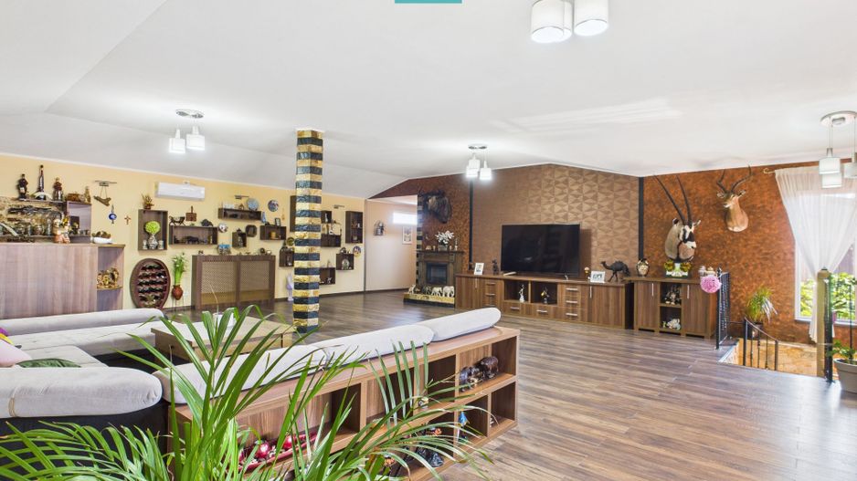 Casă și clădire de apartamente la Orțișoara - Poză 25