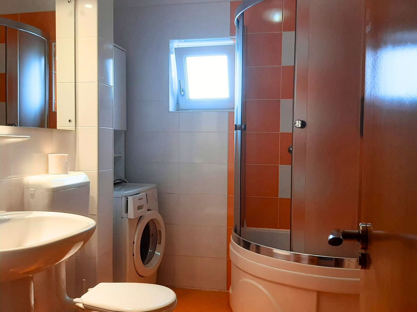Apartament Renovat 2 Camere + Boxă 7 MP  Vedere Superbă spre Tâmpa - Poză 11