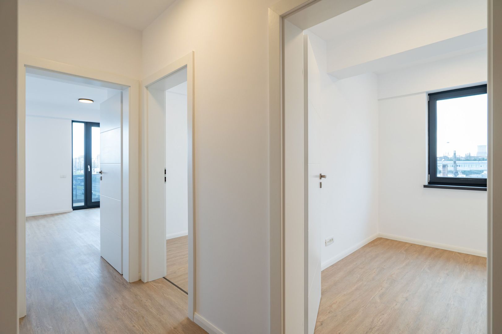 NOU! Spatii de birouri premium de inchiriat | Bdul 1 Mai | Parcare - Poză 3