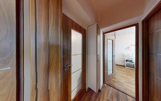 Apartament in zona centrala, la cheie, mobilat, utilat, et intermediar - Poză 9