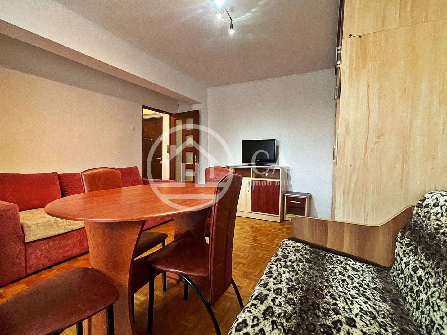 Apartament de inchiriat cu 3 camere in zona Rogerius, Oradea - Poză 3
