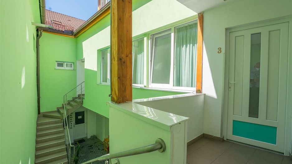 Casa cu spatiu comercial si 9 camere in zona istorica a Brasovului - Poză 6