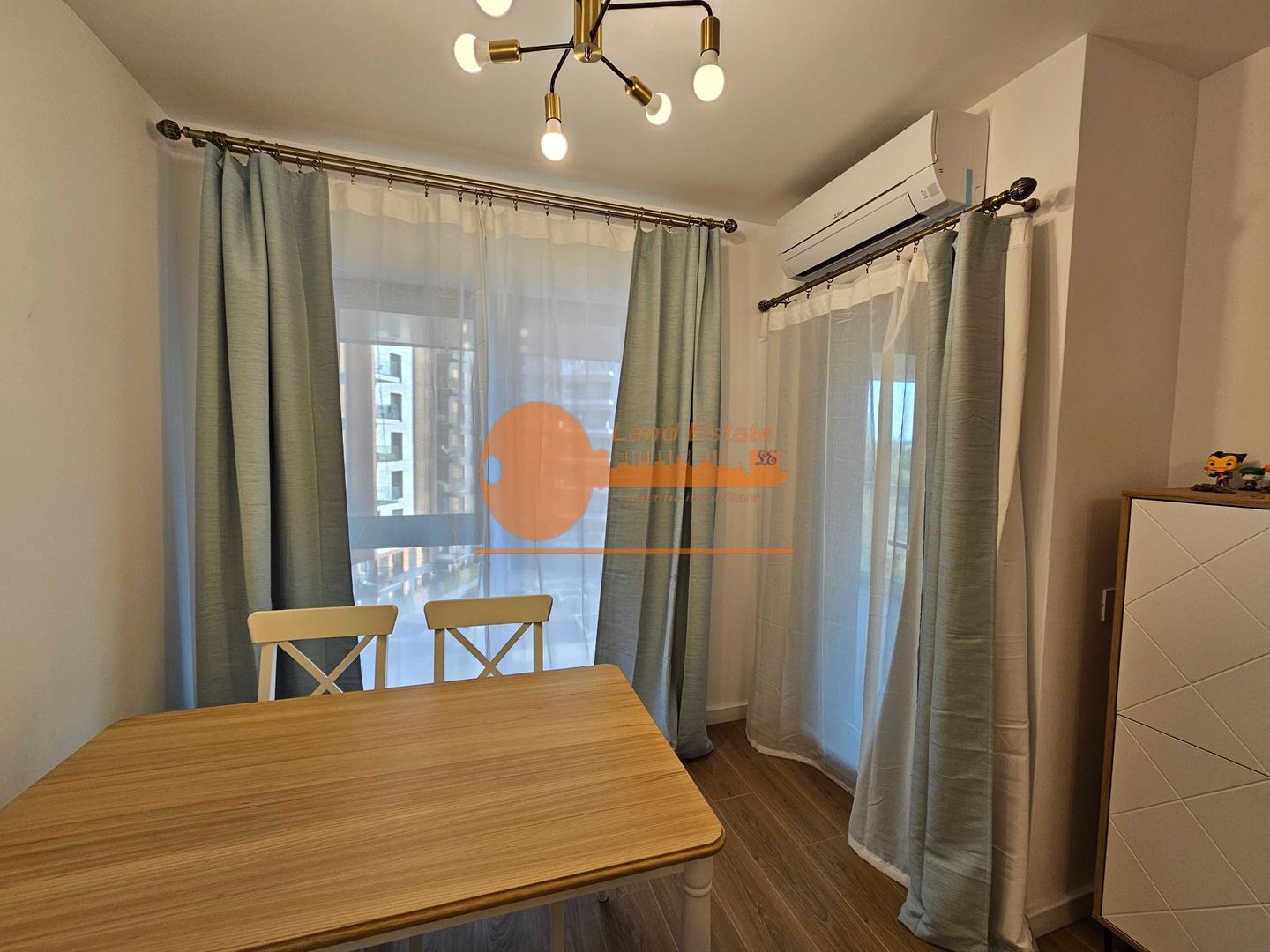 2 camere Expozitiei ( loc de parcare inclus ) - Poză 4