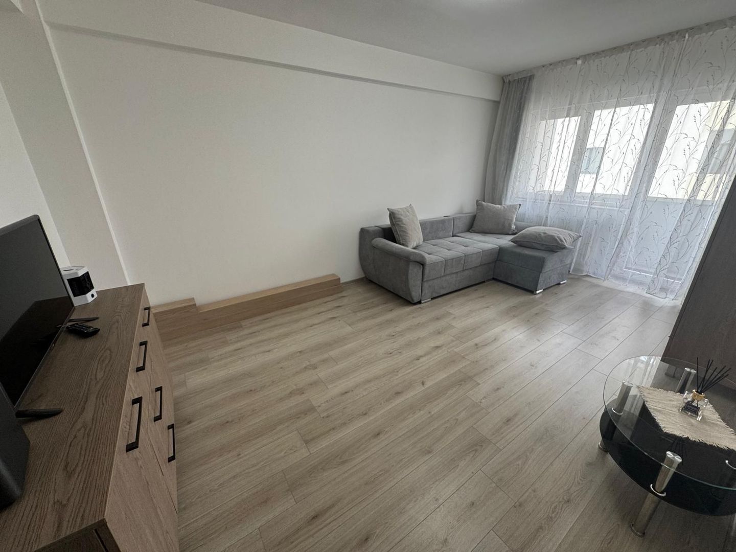 Apartament cu o cameră | Etaj 1 | Parcare subterana - Poză 3