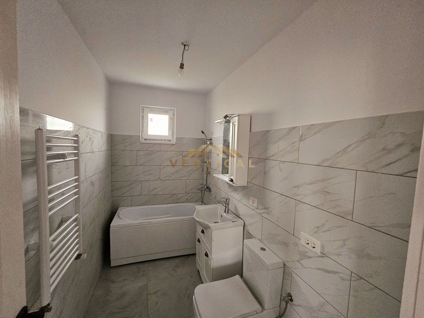 Casa pe un singur nivel cu 3 camere - com Berceni - Poză 9