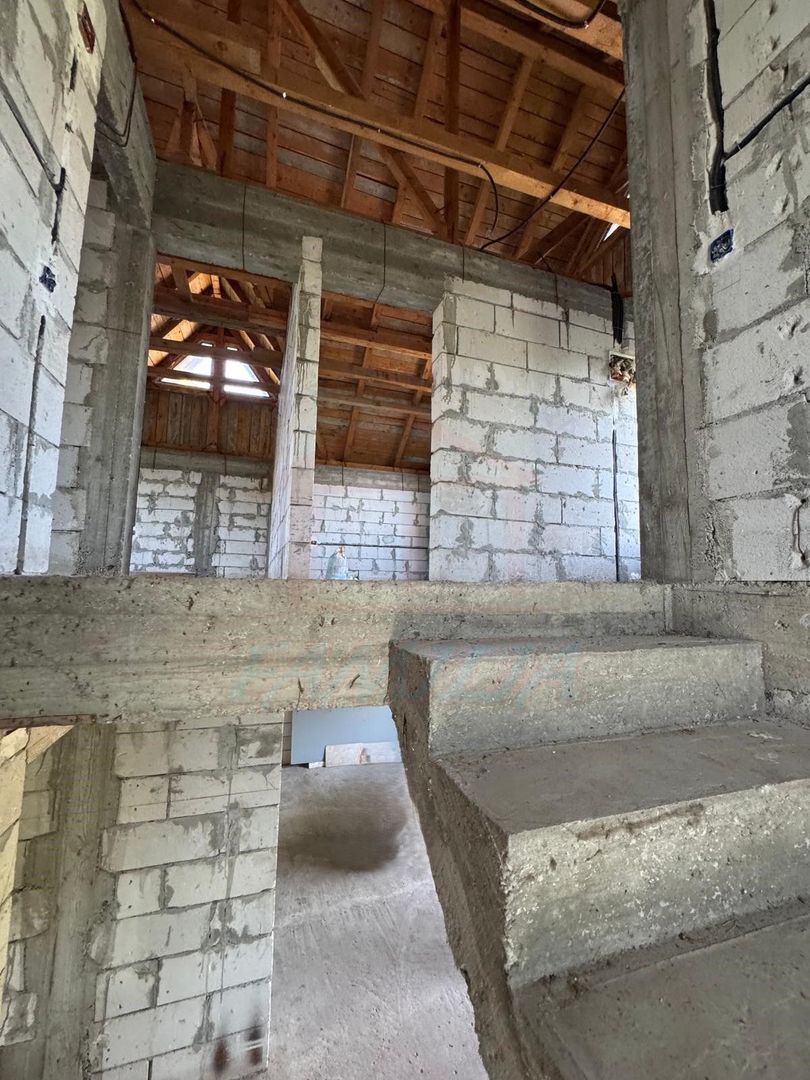 99.900 Euro casa+teren 1000 mp(concesiune) in com Sendreni - Poză 8