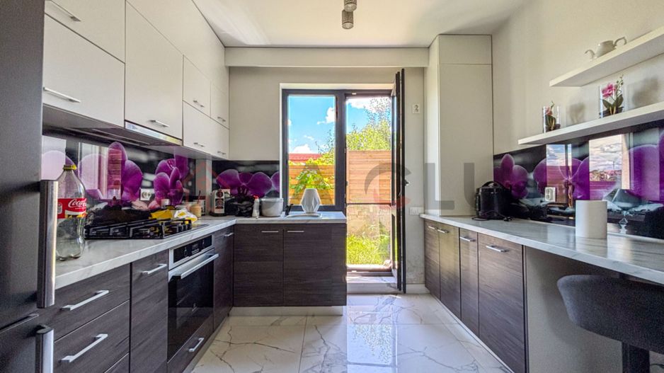 Duplex la cheie - Priveliste frumoasa si curte amenajata - Poză 2