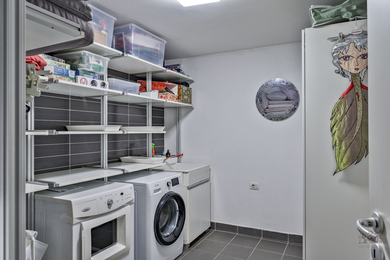 Vilă de arhitectură cu piscină, garaje și teren de 800 mp - Poză 40
