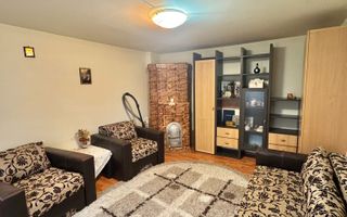 De vânzare casă cu 4 camere, garaj - Poză 1