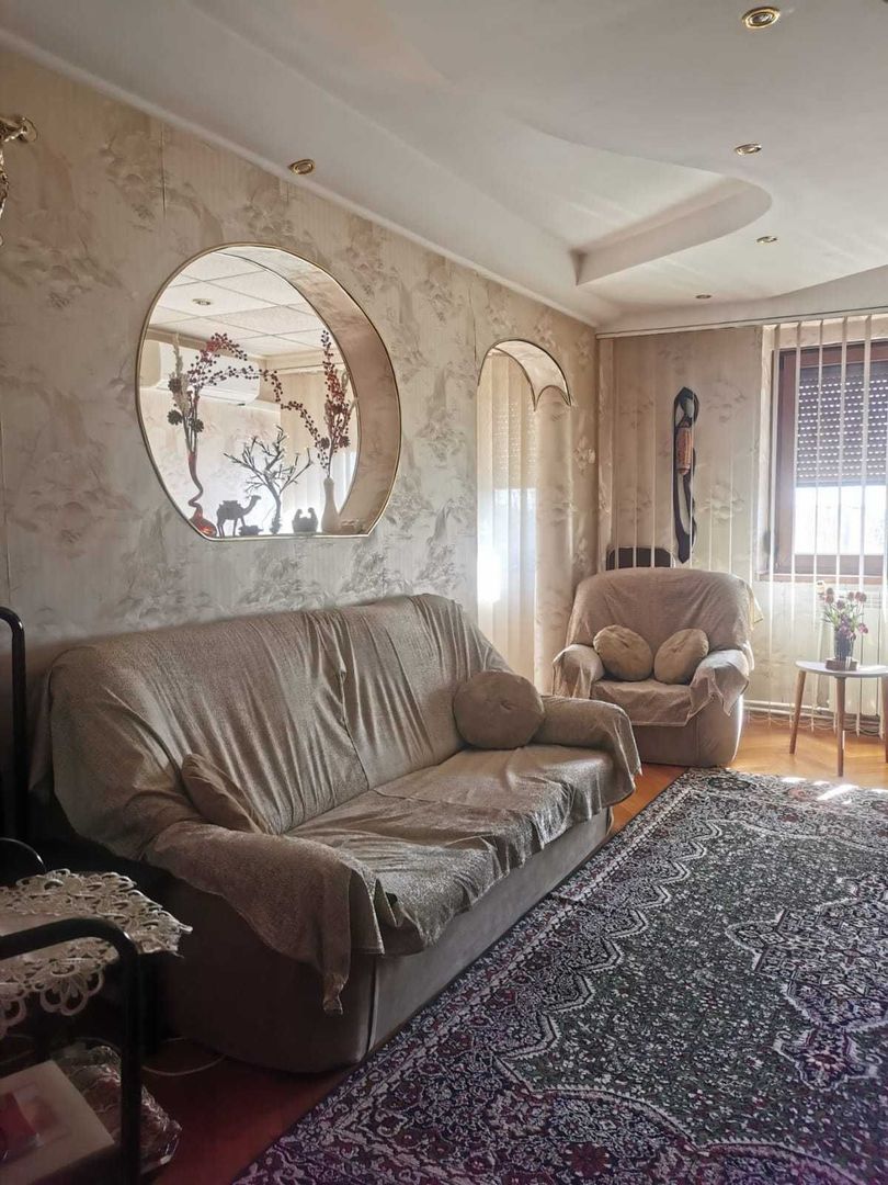 Vând Ap 4 camere centru - Poză 1