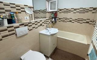 Apartament cu 3 camere, renovat integral, mobilat și utilat - Poză 8