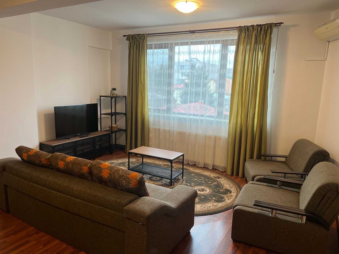 Apartament 2 cam mobilat, bloc 2011, suprafata utila 76mp - Poză 2