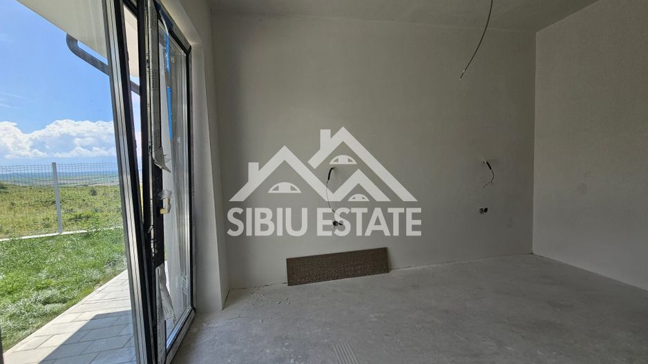 Casa pe parter, cu priveliste panoramica partial finisata - Poză 7